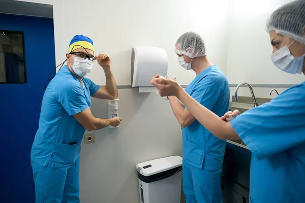 Preliminary Preparation Medical Staff Surgical Operation People Use Special Sanitizer — Stock Photo, Image