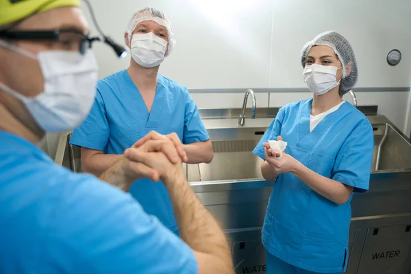 Preparation Medical Staff Surgical Operation People Stand Preoperative Room Washed — Stock Photo, Image