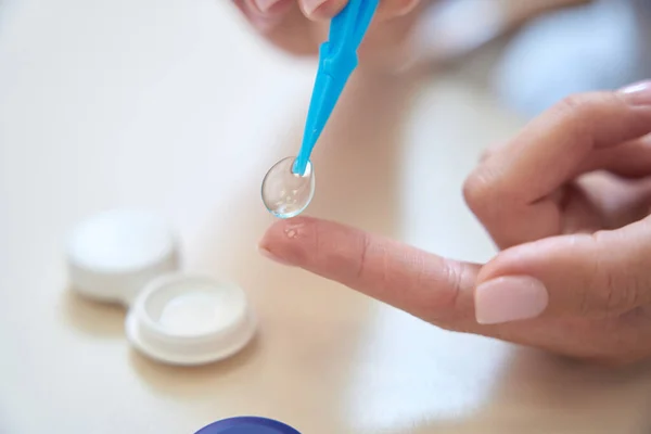Close Picture Female Hands Holding Contact Lenses Table — Stock Photo, Image