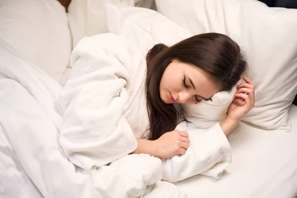 Sweet Young Female Sleeps Sweetly Soft Pillow Woman Rents Comfortable — Stock Photo, Image