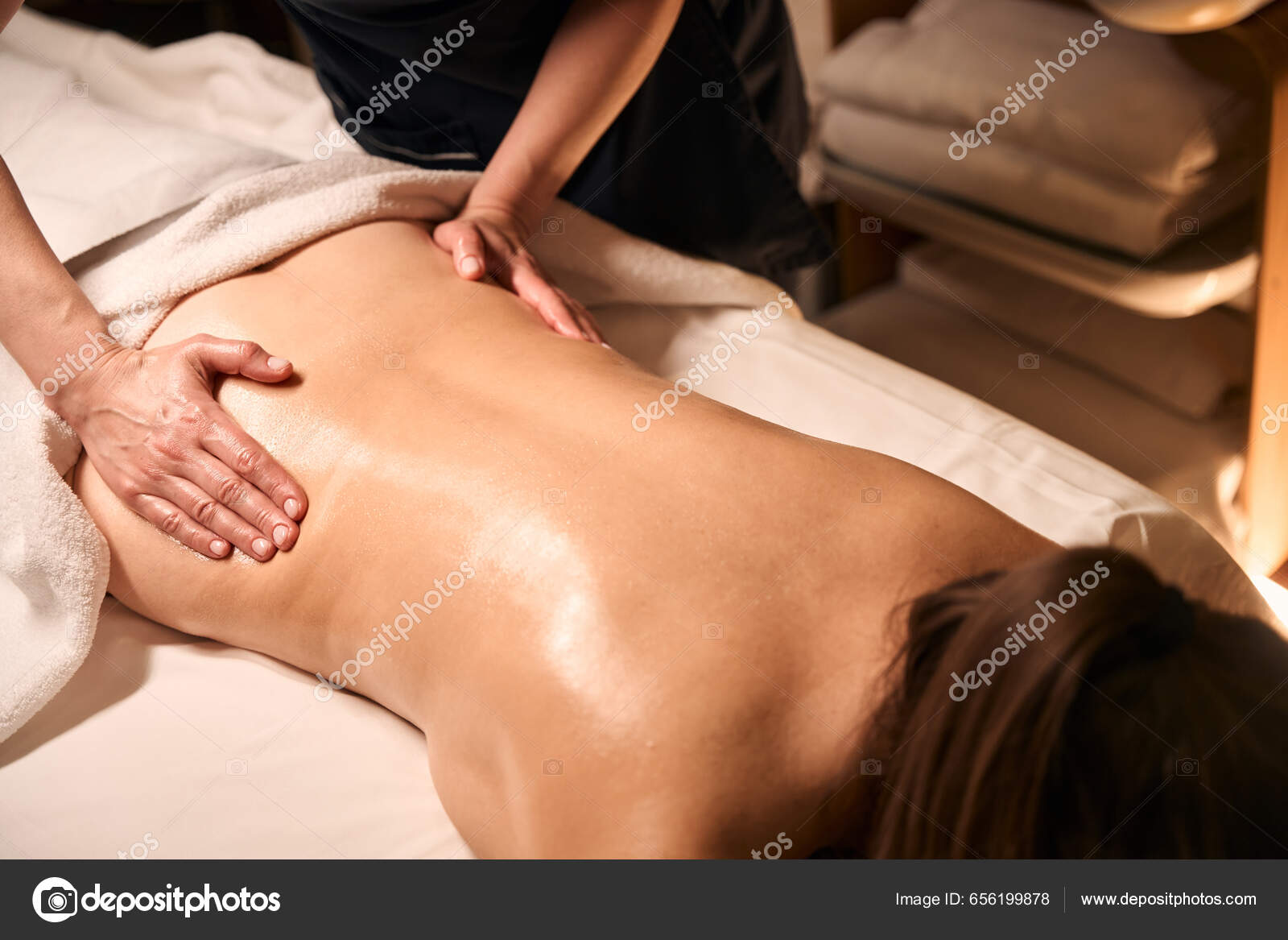 Cropped Photo Qualified Massotherapist Massaging Lower Back Adult Female  Client — Stock Photo © svitlanahulko85.gmail.com #656199878