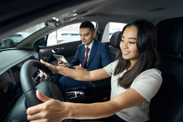 Long Haired Asian Woman Sits Drivers Seat Passenger Seat Young — Stock Photo, Image