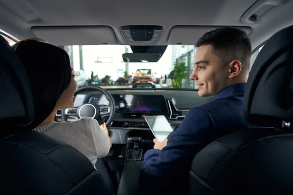 Young Woman Drivers Seat Chats Cutely Man Passenger Seat — Stock Photo, Image