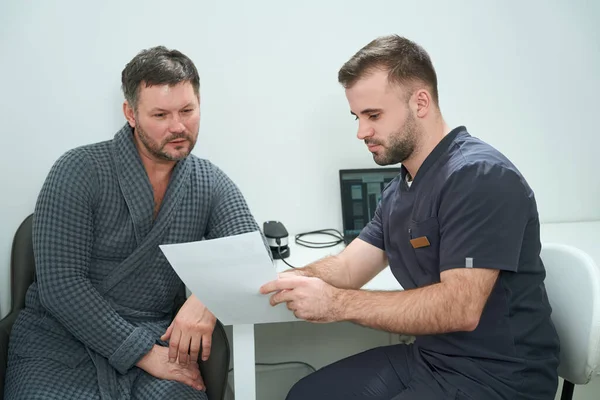 Middle Aged Patient Consultation Nutritionist Medical Center Men Reviewing Test — Stock Photo, Image