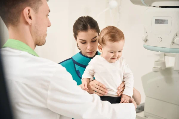 Radiographer Putting Protective Clothing Infant Presence Serious Female Parent — Stock Photo, Image