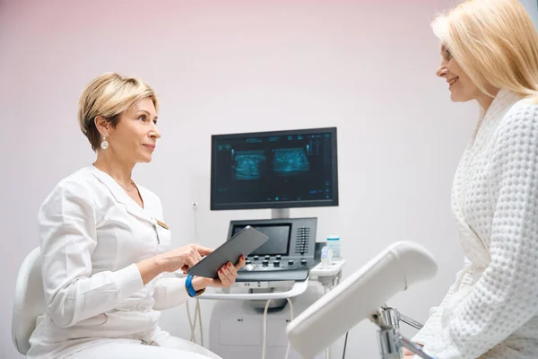 Pleasant Woman Gynecologist Examines Client Her Office Gynecologist Tablet His — Stock Photo, Image