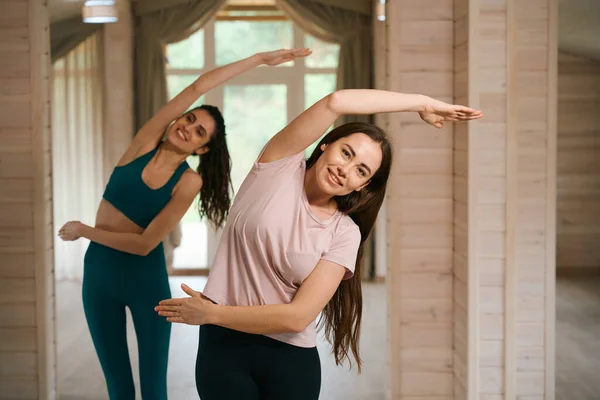 Smiling Women Standing Room Doing Sports Looking Camera — Stock Photo, Image