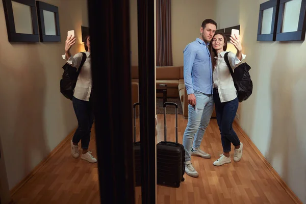 Young Man Woman Taking Selfie Together While Standing Hotel Room — Stock Photo, Image