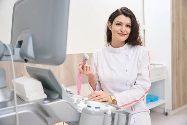 Smiling Doctor White Coat Working Equipment Holding Device Cabinet Hospital — Stock Photo, Image