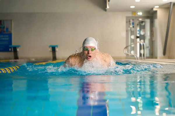 Athlete White Cap Glasses Engaged Sports Exercises Pool Swimming Style — Stock Photo, Image