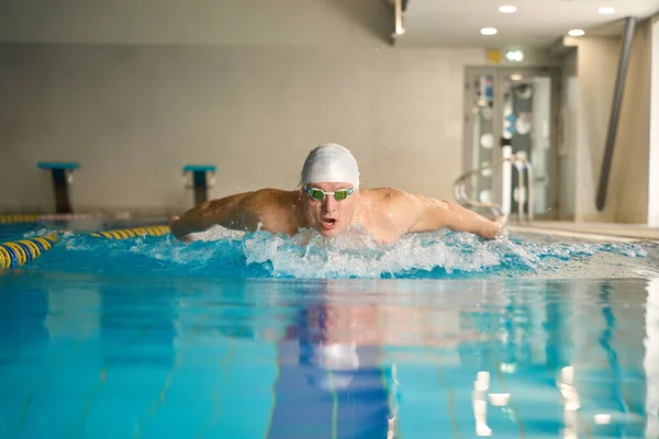 Man White Cap Glasses Engaged Sports Exercises Pool Swimming Style — Stock Photo, Image