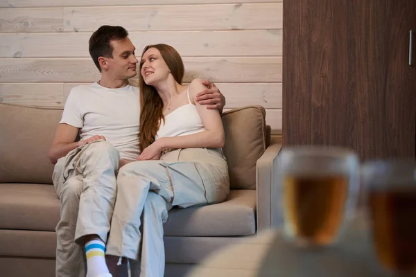 Young Couple Sitting Sofa Embrace Room Country House — Stock Photo, Image