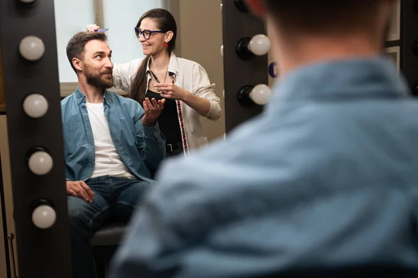 Master Barber Workplace Communicates Client Man Located Hairdressing Chair Front — Stock Photo, Image