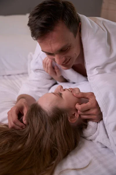 Smiling Man Gently Touching Happy Ladys Face While Laying Blanket — Stock Photo, Image