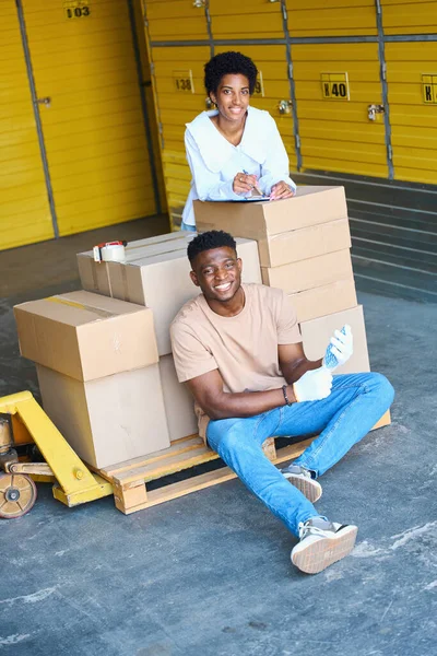 Warehouse Employees Female Manager Male Loader Workplace Cargo Cart Cardboard — Stock Photo, Image