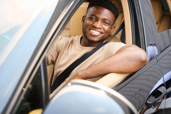 Guy White Toothed Smile Sits Drivers Seat Comfortable Car — Stock Photo, Image