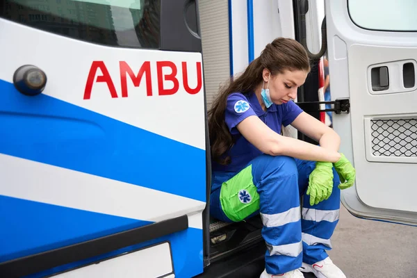 Tired Paramedic Sat Footrest Ambulance Female Medical Uniform — Stock Photo, Image