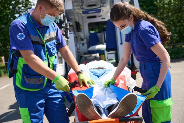Paramedics Laid Patient Transportation Vacuum Mattress Doctors Using Special Stretcher — Stock Photo, Image