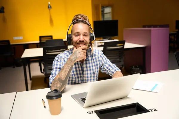 Guy Plaid Shirt Chats Online Office Desk Uses Headset Work — Stock Photo, Image