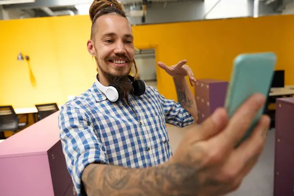 Guy Plaid Shirt Takes Selfie Office Space Stylish Interior Coworking — Stock Photo, Image