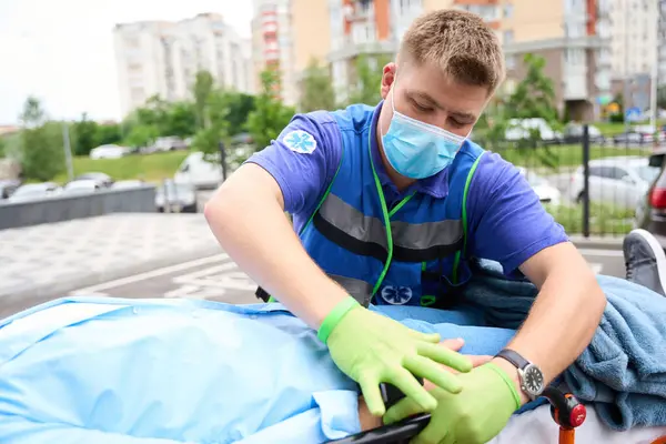 Paramedic Fixes Patient Stretcher Special Carbines Medic Protective Mask — Stock Photo, Image