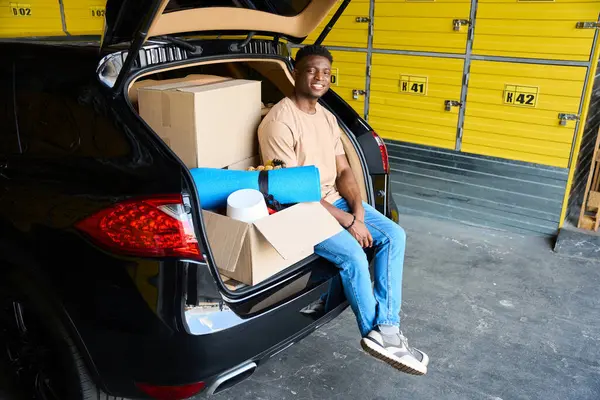Young African American Man Brought Boxes Things Storage Service Yellow — Stock Photo, Image