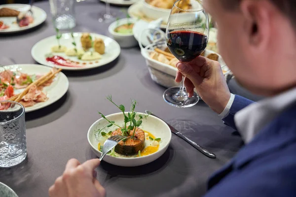 Unrecognizable Man Holding Glass Wine Having Dinner Restaurant Tasty Exotic — Stock Photo, Image