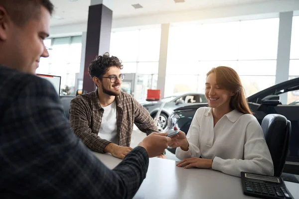 Car Seller Giving Car Keys New Owners Automobile Congratulating Successful — Stock Photo, Image