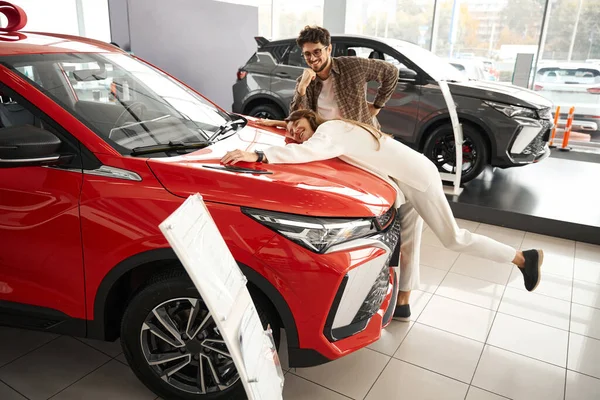 Cheerful Man Woman Buying New Vehicle Dealership Enjoying Purchase Auto — Stock Photo, Image