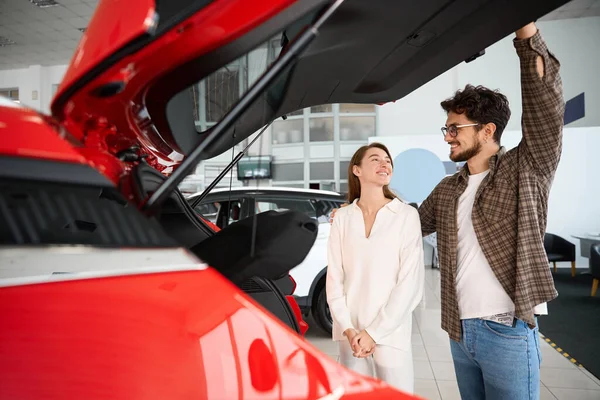 Satisfied Man Woman Buying New Automobile Dealership Looking Car Opening — Stock Photo, Image
