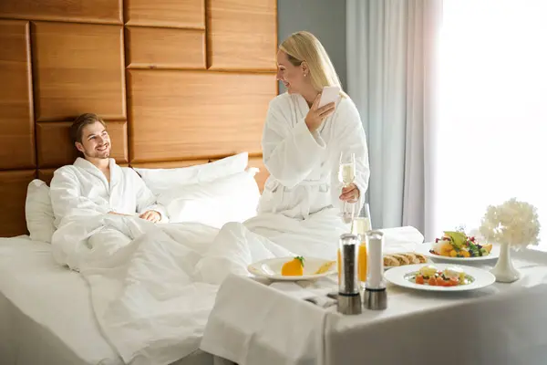 Hotel Guests Served Breakfast Champagne Bed Woman Takes Photographs Served — Stock Photo, Image