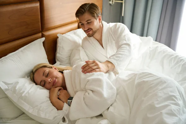 Young Man Wakes Cute Blonde Woman Couple Resting Large Bed — Stock Photo, Image