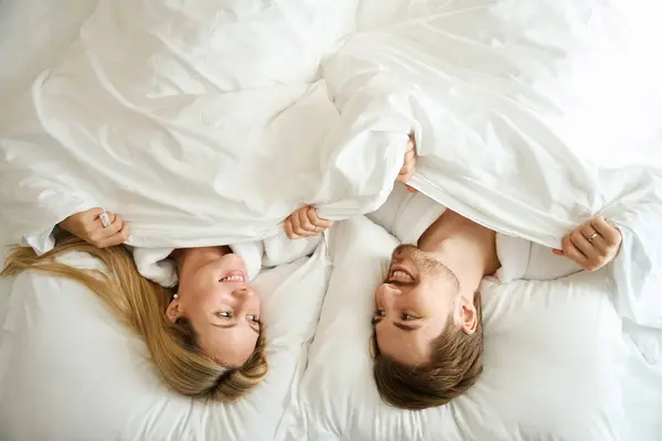 Newlyweds Lying Bed Hotel Room Look Each Other Lovingly — Stock Photo, Image