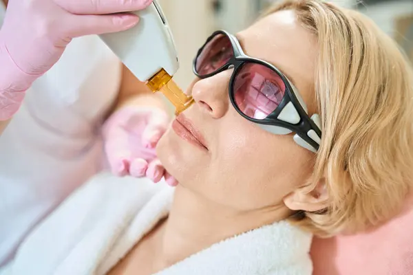 Close Female Cosmetologist Doing Laser Epilation Ipl Photorejuvenation Device Face — Stock Photo, Image