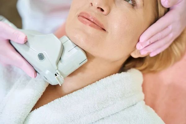 Obscure Face Adult Woman Partial Female Beautician Doing Laser Depilation — Stock Photo, Image