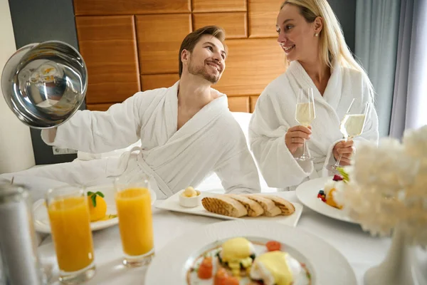 Couple Enjoys Champagne Breakfast Sit Large Bed — Stock Photo, Image