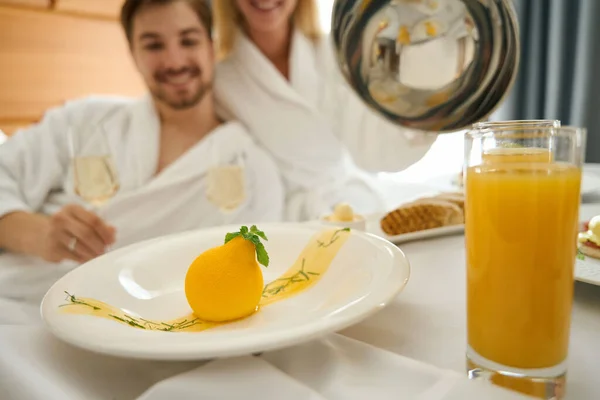 Joyful Newlyweds Enjoy Champagne Breakfast Table Set Large Bed — Stock Photo, Image