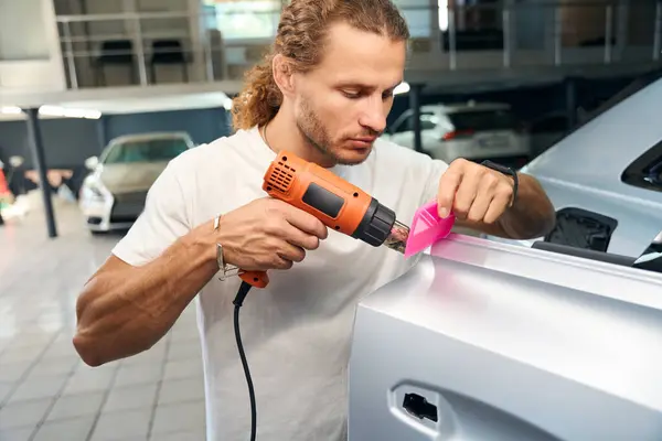Male Uses Industrial Dryer Detailing Cars Glues Gravel Film Car — Stock Photo, Image