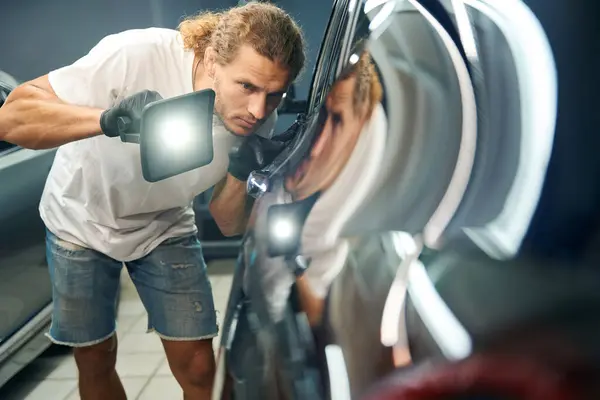Specialist Car Repair Shop Conducts Check Inspection Car Using Powerful — Stock Photo, Image