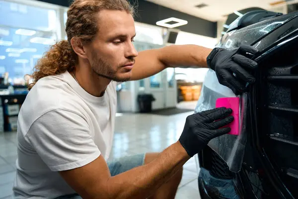 Man Uses Pink Spatula Apply Gravel Film Car Body Drops — Stock Photo, Image
