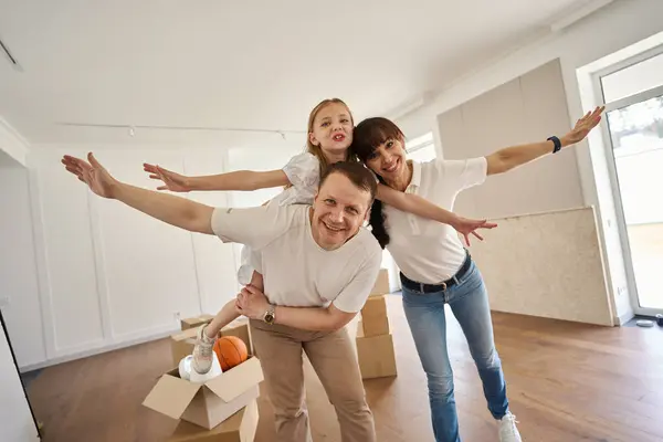 Parents Play Airplane Child New Home Girl Dads Back — Stock Photo, Image