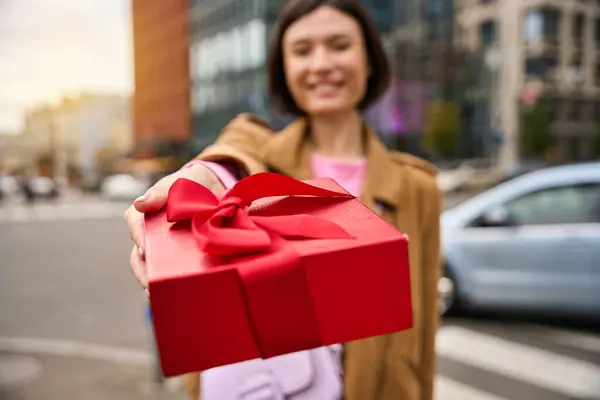 Smiling Brunette Lady Holding Gift Box Ribbon Bow While Standing — Stock Photo, Image