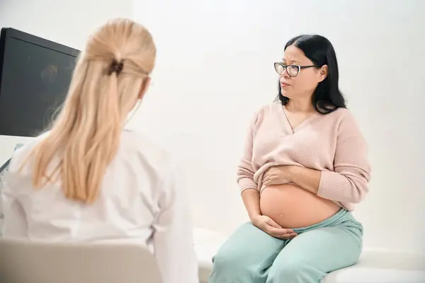 Pregnant Adult Woman Complaining Discomfort Her Belly Doesnt Feeling Movement — Stock Photo, Image