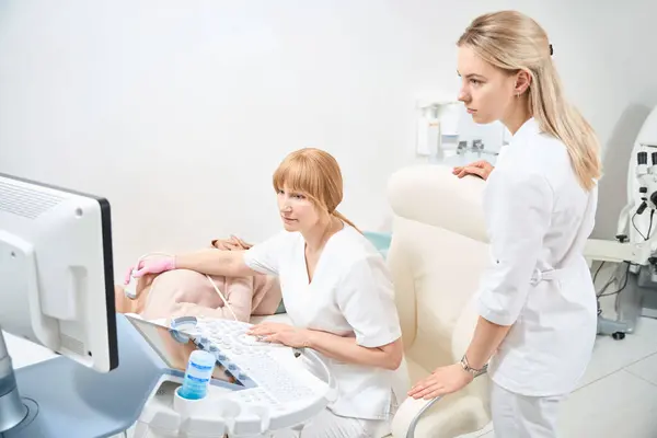 Woman Sonographer Performing Ultrasound Thyroid Glands Woman Who Going Get — Stock Photo, Image