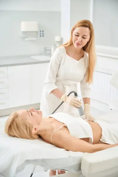 Qualified Dermatologist Keeping Microneedle Lifting Abdominal Zone Female Client Removing — Stock Photo, Image