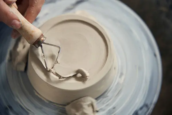 Ceramica Donna Irriconoscibile Che Lavora Con Ruota Ceramica Attrezzature Studio — Foto Stock