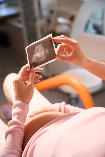 Unrecognizable Pregnant Woman Visiting Doctor Looking Ultrasound Photo Hospital — Stock Photo, Image