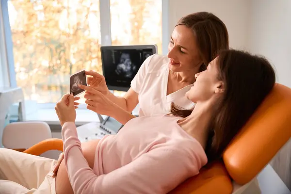 Pregnant Woman Lying Hospital Ward Utltrasonographic Looking Picture Fetus Clinic — Stock Photo, Image