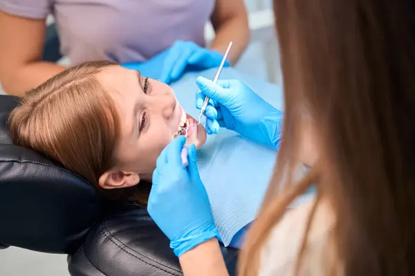 Teenage Girl Dentists Chair Doctor Examines Her Oral Cavity — Stock Photo, Image