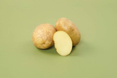 Washed potatoes, organic potato isolated on white background. Young potatoes. Peel potatoes.Harvesting collection. organic, freshly dug potatoes. Vegan. Vegetables.Potato slices.